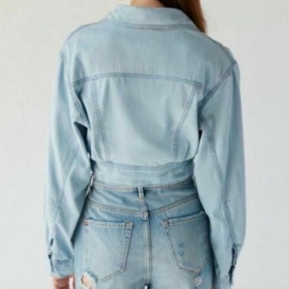 Cropped Utility Trucker Jacket lightweight denim - Picture 3 of 10